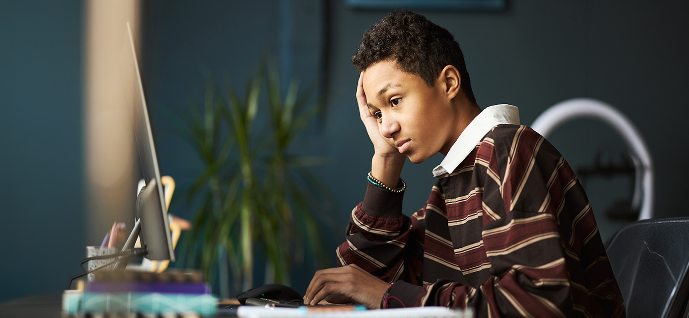 1386×640 (8) Depressed black teen boy