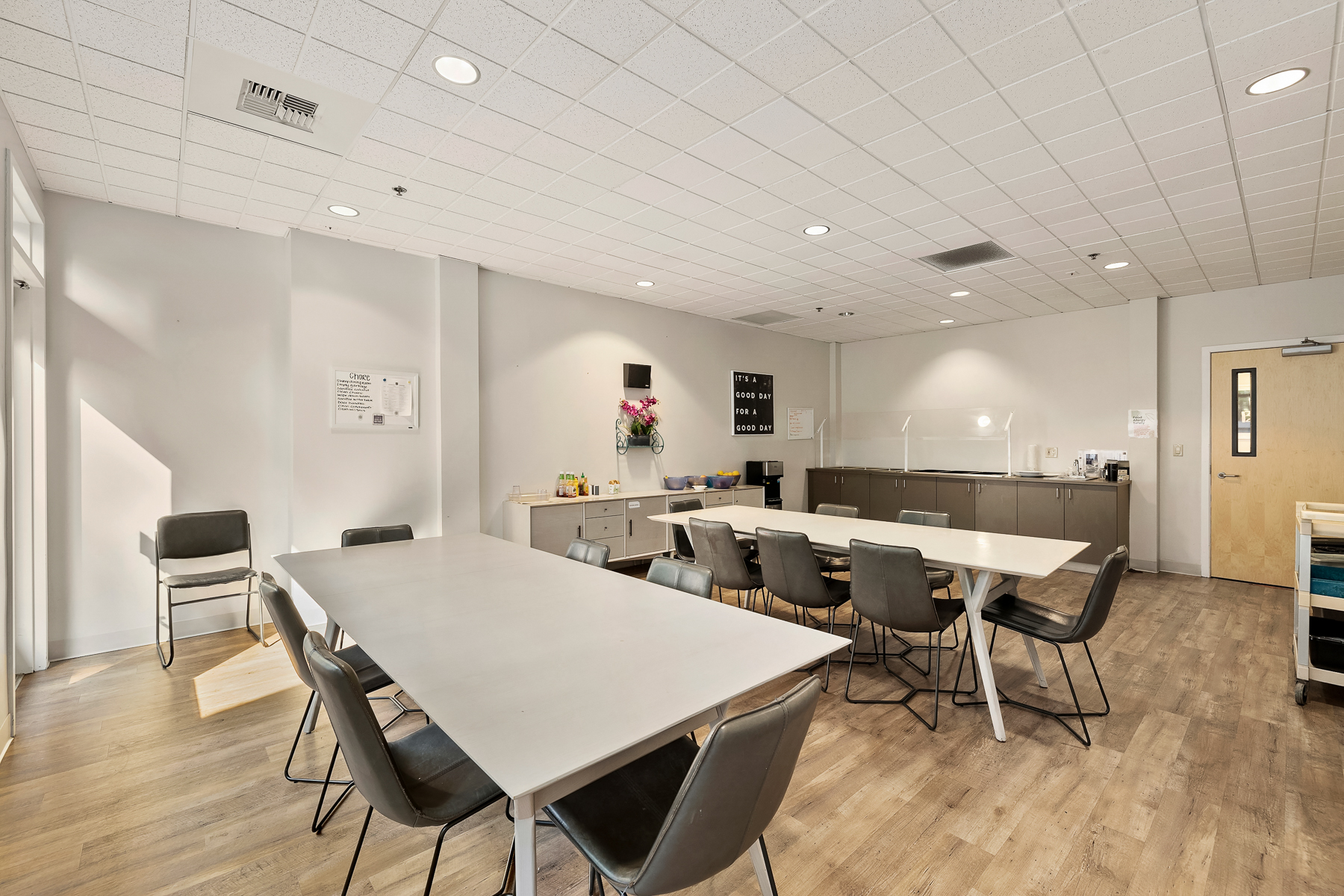 Kirkland WA 1800x1200 dining 2