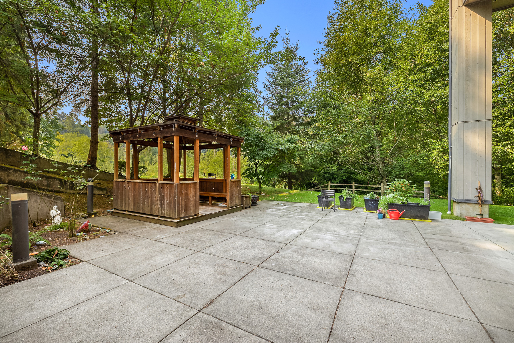 Kirkland WA 1800x1200 exterior patio